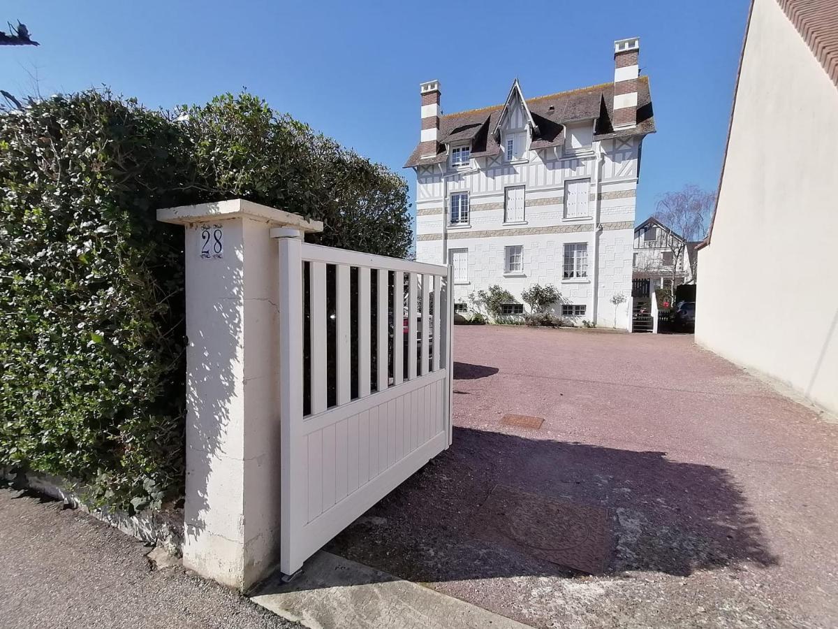 Apartamento A La "Georgette" Et Son Jardin Avec Parking Villers-sur-Mer Exterior foto